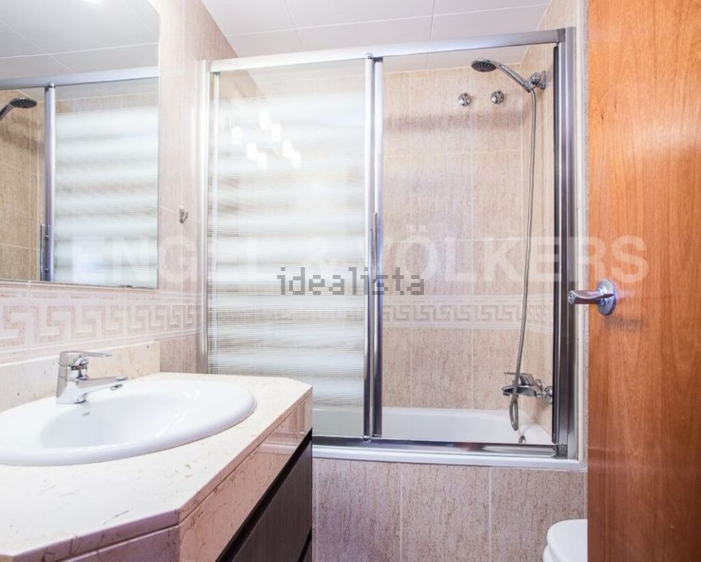 Main bathroom